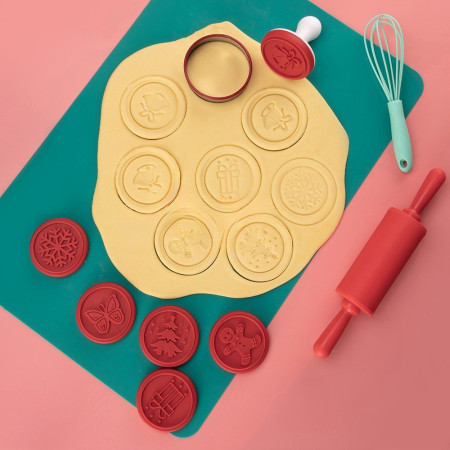 Set 6 stampile pentru prajituri Cyrax, tematica de Craciun, din silicon alimentar non-toxic, taietor aluat inclus, 6 cm,  maner din plastic, compact, usor de depozitat,