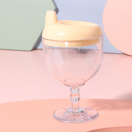 Pahar din Plastic Transparent cu Picior, Cyrax, pentru Copii, 14 x 7.7 cm, cu Cioc Antiscurgere, + 3 Ani, Fara Maner, Galben