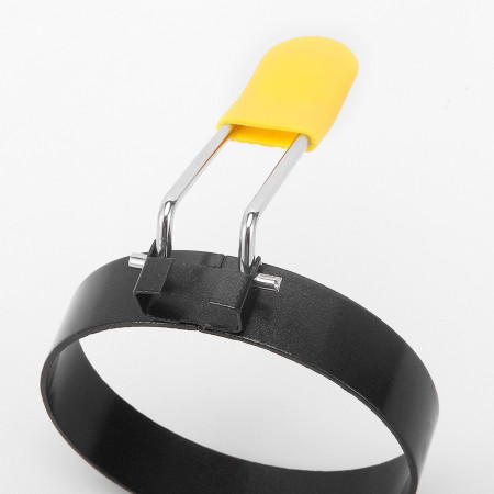 Set 4 forme rotunde pentru ou Cyrax, din otel, strat antiaderent, diametru 7.5 cm, cu maner din ABS, negru