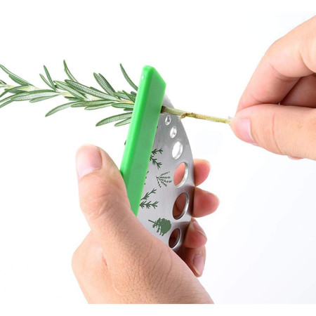 Tocator manual pentru ierburi Cyrax, instrument de curatat frunze, margini ascutie, 9 gauri de diferite dimensiuni, multifunctional, material otel inoxidabil, maner ergonomic, rezistent la rugina, 12.3 x 6.9 cm, argintiu