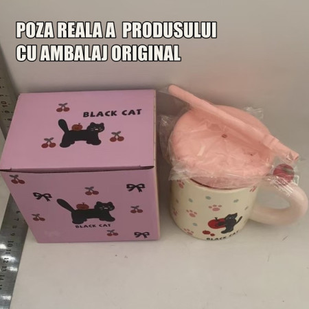 Cana din Ceramica cu Capac si Pai, Cyrax, Capacul si Paiul din Silicon Roz, 9x8.5 cm, Model Cute D, Capacitate 380ml