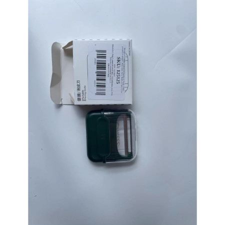 Decojitor/Curatator manual de legume si fructe, Cyrax, portabil, cu magnet, doua lame, Inox, Verde, 6.7x6x1.6 cm