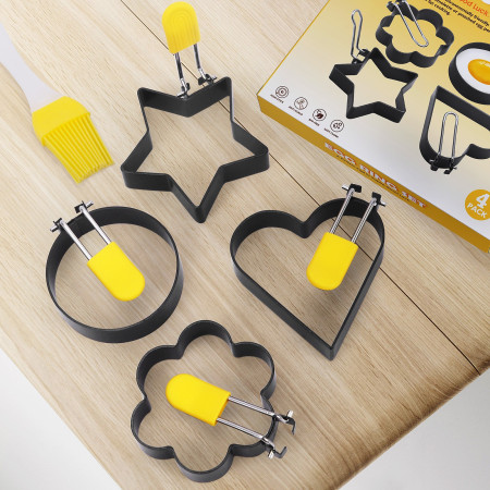 Set 4 forme pentru ou Cyrax, din otel, strat antiaderent, diametru 7.5 cm, cu maner din ABS, negru